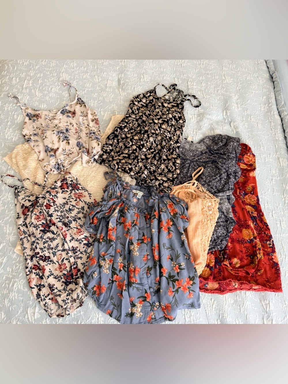 Bundle of 8 American Eagle Outfitters Tops